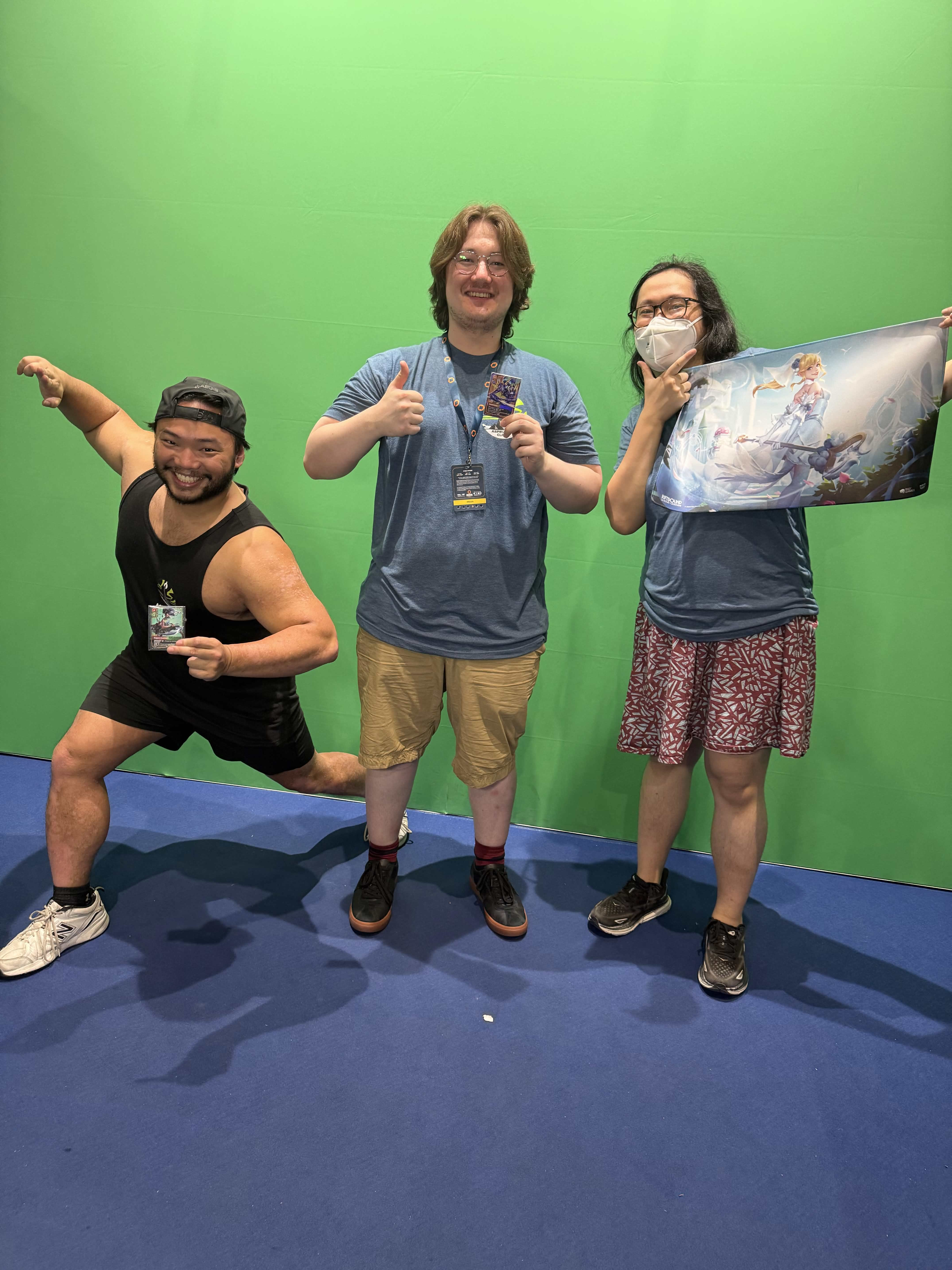 me jokingly joining in the Aspirant's Climb 'best of winners' picture, with the playmat instead of a metal card